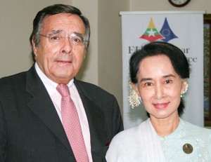Empfang bei der international geachteten Friedensnobelpreisträgerin Aung San Suu Kyi in der Handelskammer in Yangon (Myanmar).