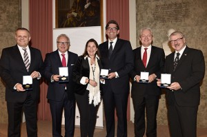 : v.l.n.r. Andreas Engelhardt (Schüco), Franz Xaver Meiller (Meiller Kipper), Christiane Götz-Weimer, Dr. Wolfram Weimer (WirtschaftsKurier), Prof. Dr.-Ing. Alexander Verl, Prof. Dr.-Ing. Heinz Gerhäuser (Fraunhofer Gesellschaft).