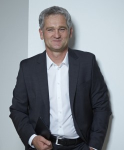 Stefan Hövel ist selbständiger Berater, Interim Manager, Trainer und Coach und begleitet mittelständische Unternehmen im digitalen Wandel. 